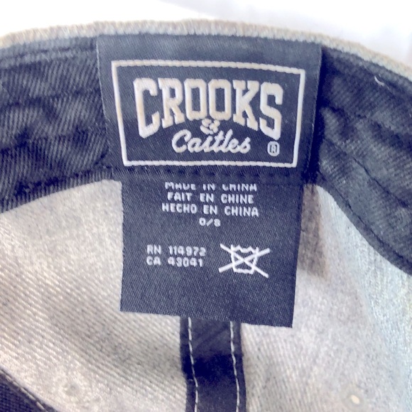 CROOKS & CASTLES Men’s black and gray woven SnapBack Medusa cap. One Size. - Picture 7 of 8